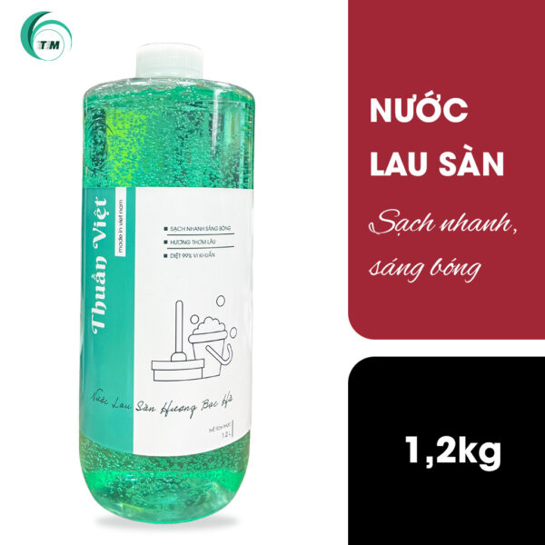 Chai nước lau sàn cao cấp 1.2kg thương hiệu Thuần Việt hương bạc hà, giúp sàn nhà sạch nhanh sáng bóng và diệt khuẩn.